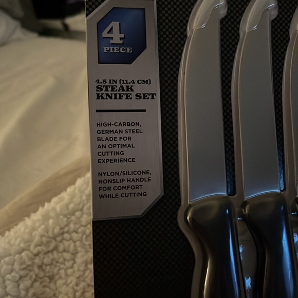 Retails for $58 4-piece steak knife set - Picture 9 of 9